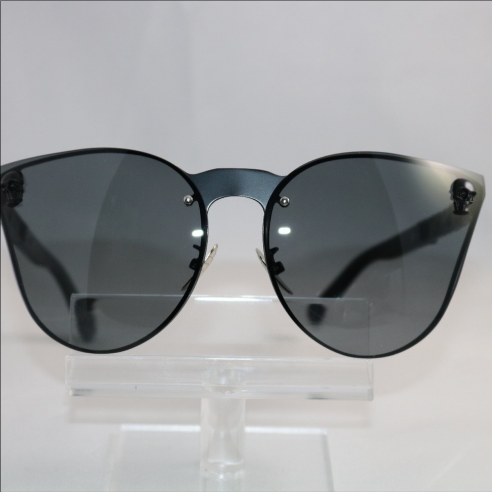 Brand New Ladies Skull Sunglasses